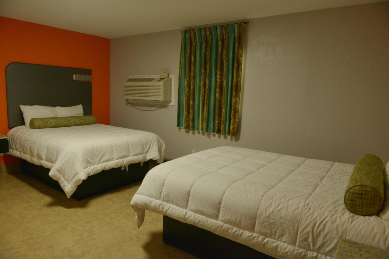 Rodeway Inn & Suites Winter Haven Chain Of Lakes Exterior foto